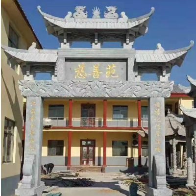 進村牌坊農村入村大門石牌坊的鄉(xiāng)村意境