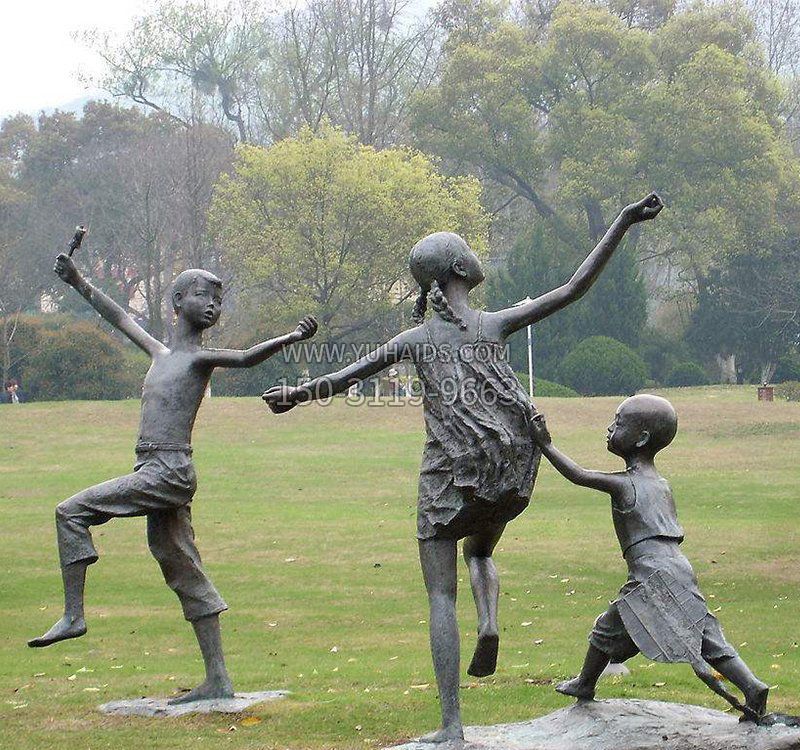 公園人物放風箏的兒童銅雕 公園人物放風箏的兒童銅雕
