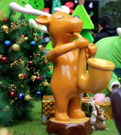 景區(qū)公園玻璃鋼卡通可愛(ài)吹薩克斯的鹿雕塑