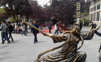 玻璃鋼仿真古代美女彈琴人物雕塑是怎么制作出來的？