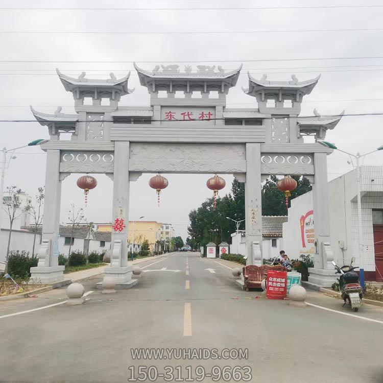 村莊石牌坊，三間四柱道路過道牌坊雕塑