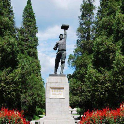 公園董存瑞抗戰(zhàn)英雄名人石雕是怎么制作出來的？