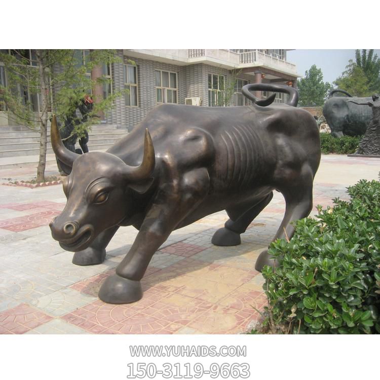 廣場擺放黃銅鑄造大型華爾街牛動(dòng)物雕塑