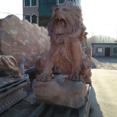 酒店門(mén)口晚霞紅雕刻歐式獅子擺件