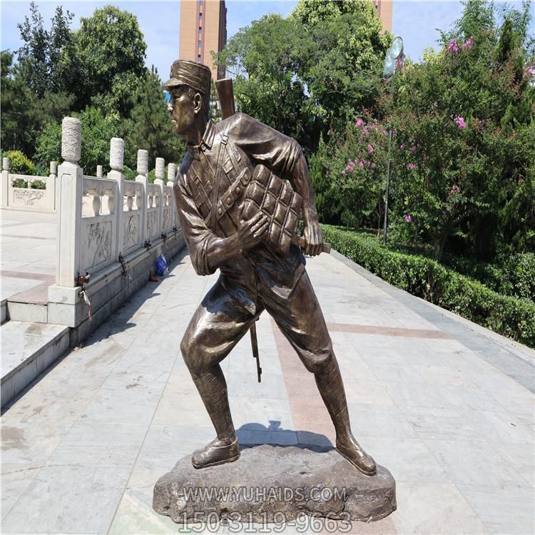 景區(qū)戶(hù)外街道玻璃鋼仿銅園林八路軍戰(zhàn)士人物景觀雕塑
