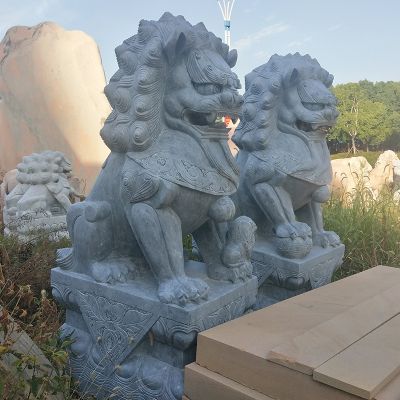 戶外草坪創意一對看大門口的青石獅子雕塑