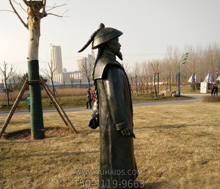 公園廣場草坪擺放站立鑄銅愛國人物林則徐銅雕塑 公園廣場草坪擺放站立鑄銅愛國人物林則徐銅雕塑
