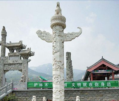 美國廣場有名的雕塑有什么寓意？