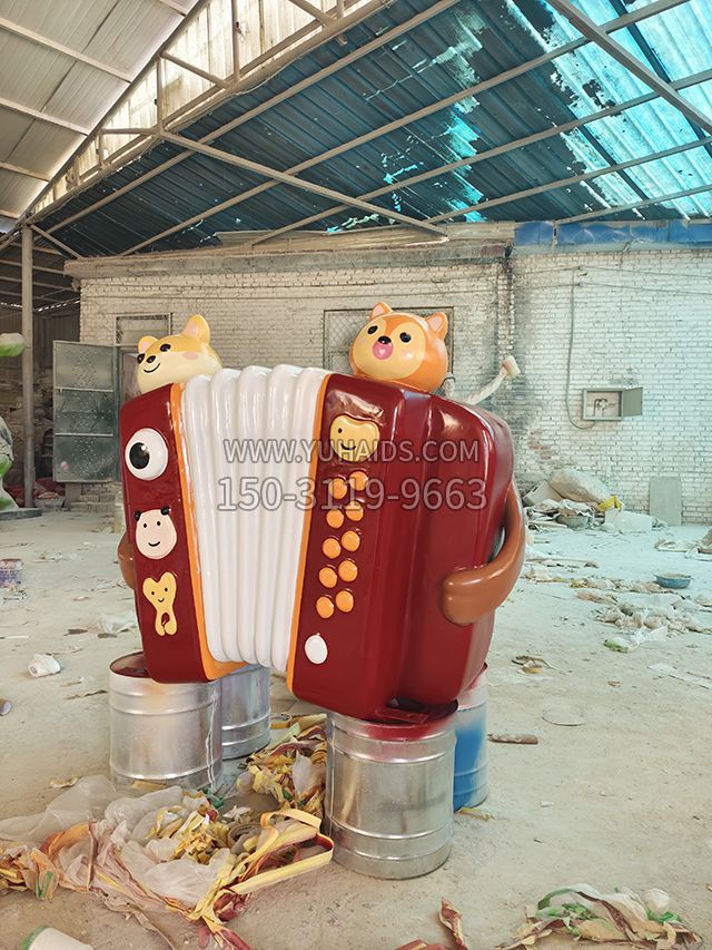 玻璃鋼卡通手風琴雕塑