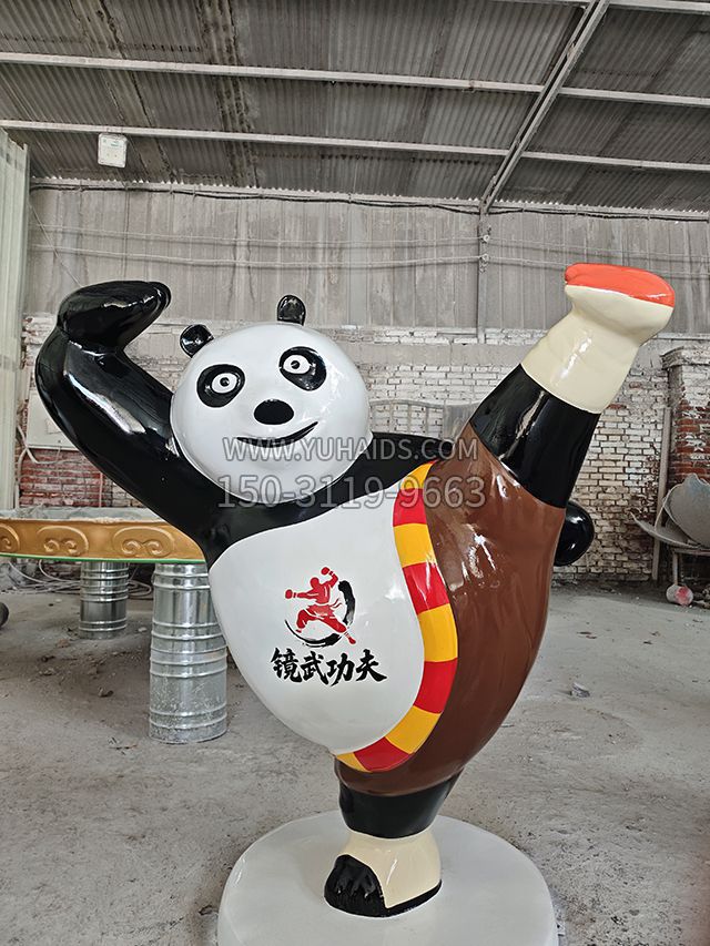 踢腿熊貓玻璃鋼卡通功夫熊貓雕塑