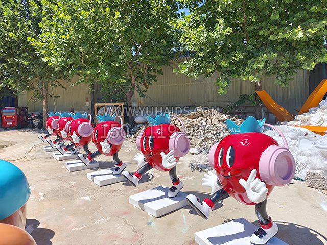 玻璃鋼卡通草莓雕塑公仔