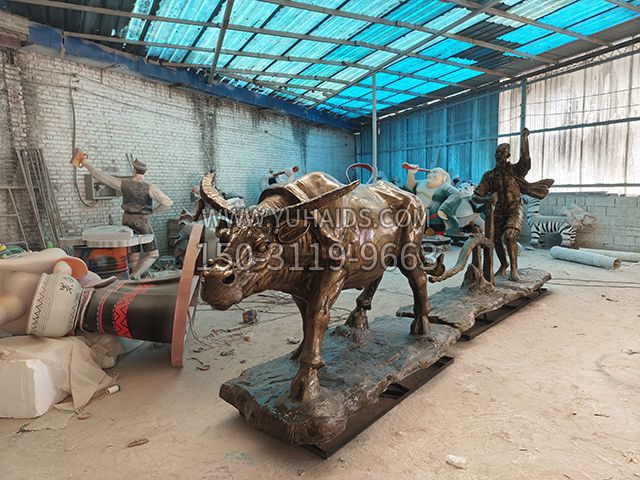 農夫和牛——玻璃鋼仿銅耕地牛雕塑