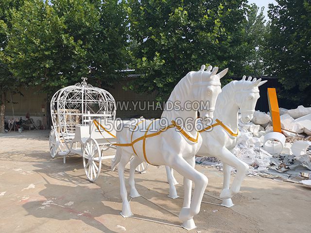 玻璃鋼+不銹鋼，馬拉車景觀雕塑