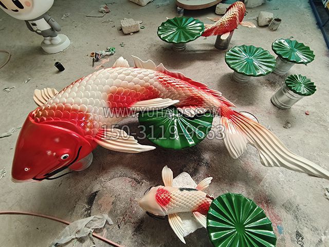 玻璃鋼錦鯉仿真鯉魚荷葉雕塑