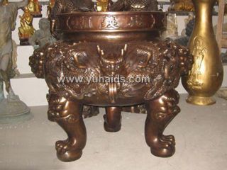 銅雕工藝品是需要愛護(hù)和保養(yǎng)的